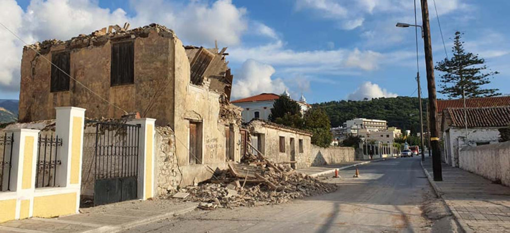 Σάμος: Mεγάλες ζημιές σε παλαιά κτίρια και μικροτραυματισμοί από τα 6,7 Ρίχτερ (live)