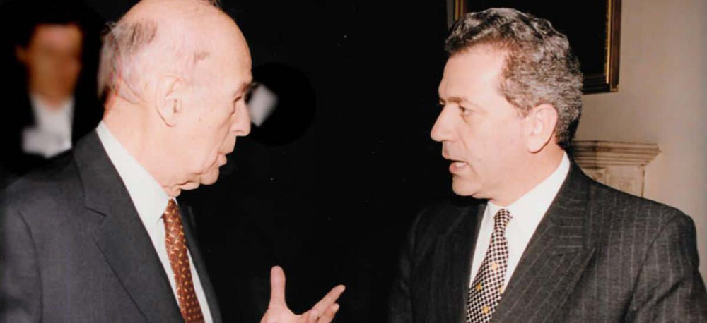 Αβραμόπουλος για Ντ’ Εστέν: Αποχαιρετούμε έναν από τους τελευταίους μεγάλους φιλελεύθερους