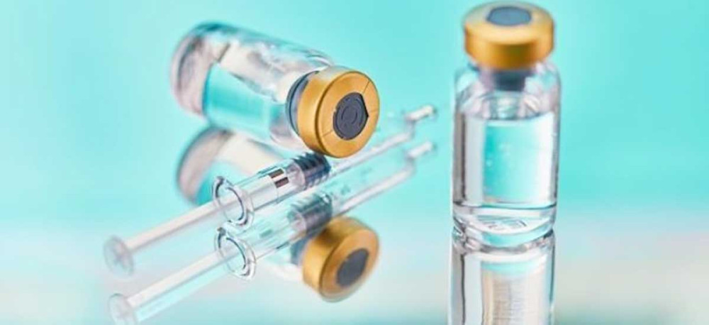 Βρετανία: Εξετάζει τρόπους να χορηγηθεί το εμβόλιο της Pfizer σε γηροκομεία