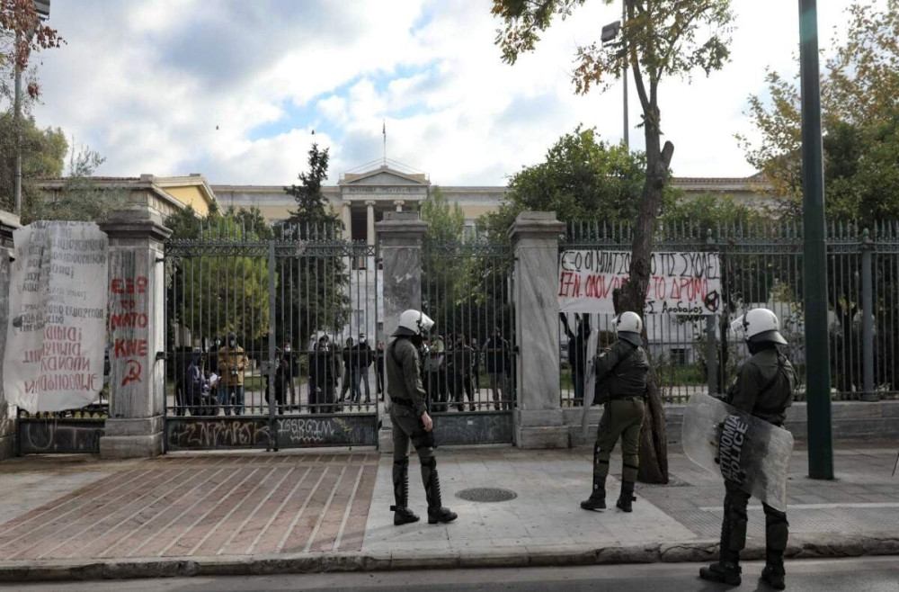 “Σύννομη η απαγόρευση συγκεντρώσεων” ξεκαθαρίζει το επιστημονικό προσωπικό της χώρας