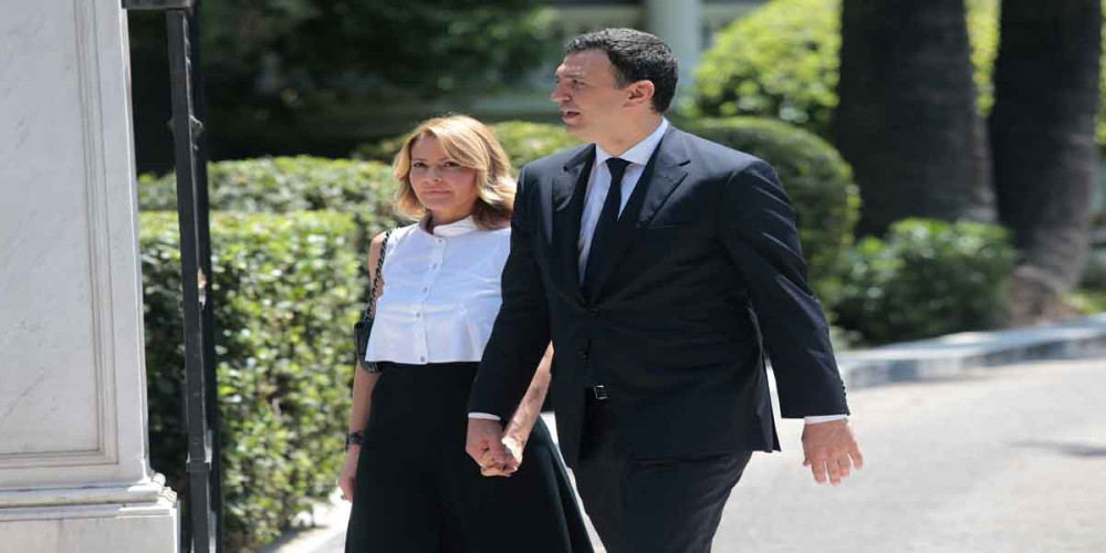 Μπαμπάς για πρώτη φορά ο Βασίλης Κικίλιας – Γέννησε η Τζένη Μπαλατσινού
