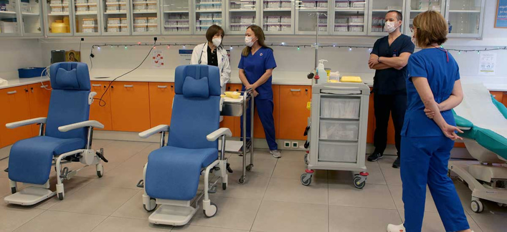 Κορωνοϊός: H Ελλάδα κερδίζει την «Ελευθερία» της – Δεύτερη μέρα εμβολιασμών