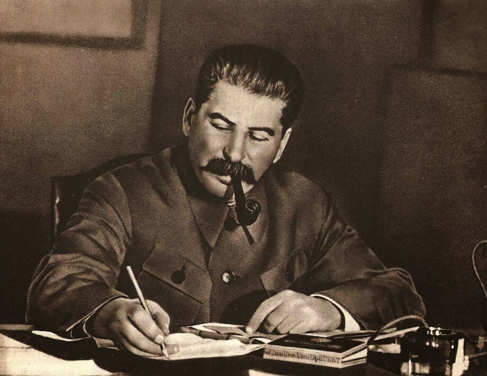 Τα “ορφανά” του Στάλιν… επιστρέφουν στον τόπο του εγκλήματος!