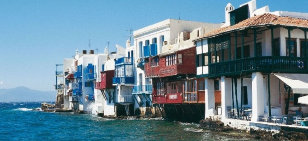 Μύκονος: Κλείνουν από τώρα πάρτι σε βίλες για το Πάσχα!