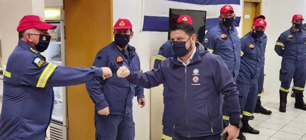 Στο δρόμο με Πυροσβέστες και Αστυνομικούς έκανε Πρωτοχρονιά ο Χαρδαλιάς