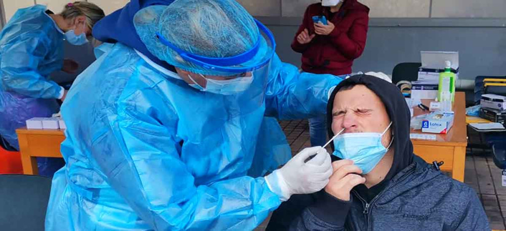 Κορωνοϊός: 566 νέα κρούσματα, 320 διασωληνωμένοι – 30 νεκροί