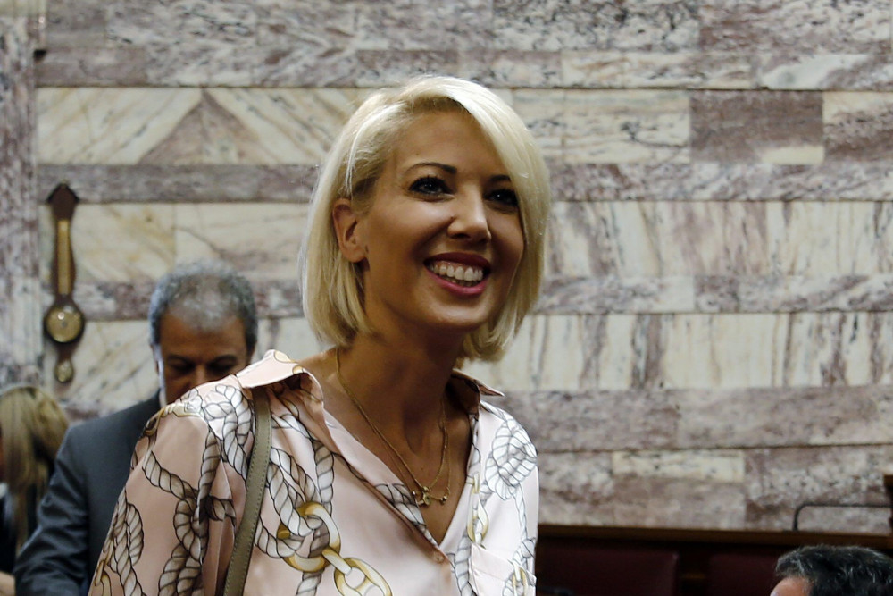 Ο Γιαννούλης έκανε την Μονογυιού τραγούδι!