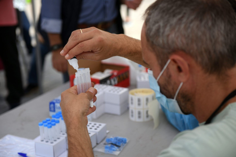 Κορωνοϊός: Στα ύψη τα κρούσματα σε Αττική, Θεσσαλονίκη και Αχαΐα