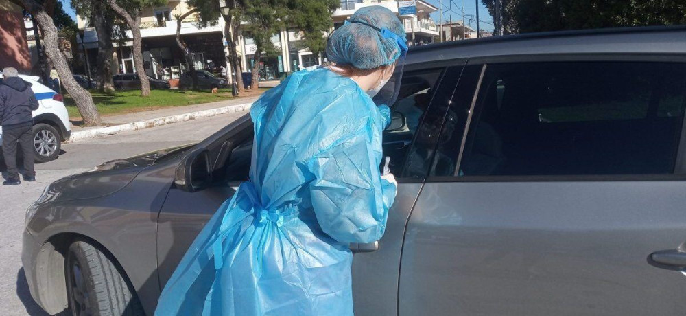 Drive Through rapid tests: Οι περιοχές που χτύπησαν κόκκινο