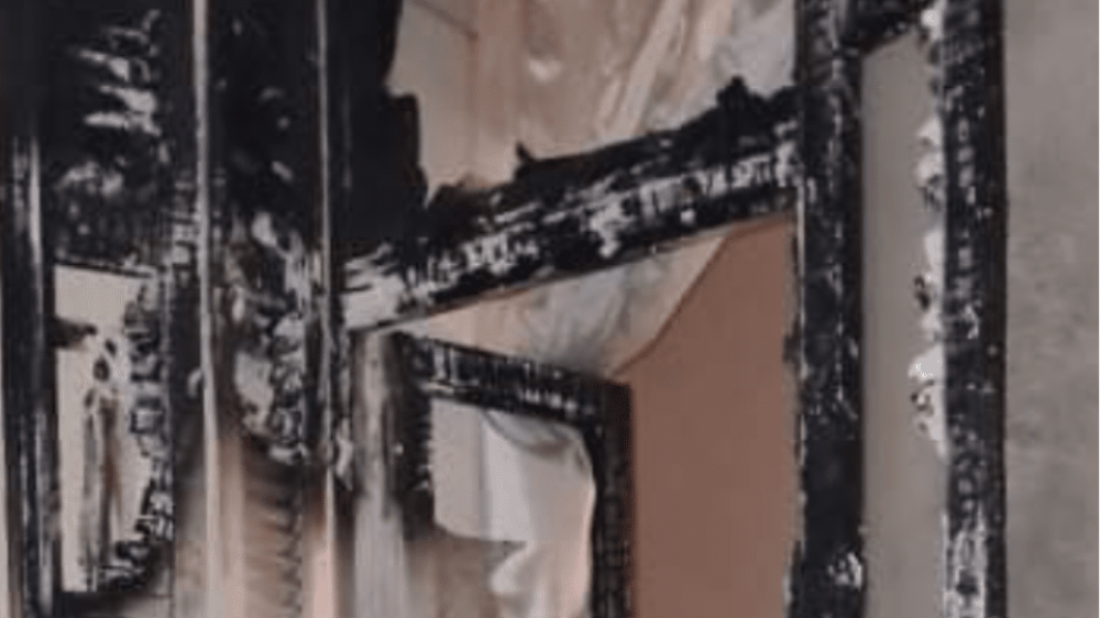 Τραμπούκοι έκαψαν τα γραφεία της ΝΔ στη Φιλαδέλφεια