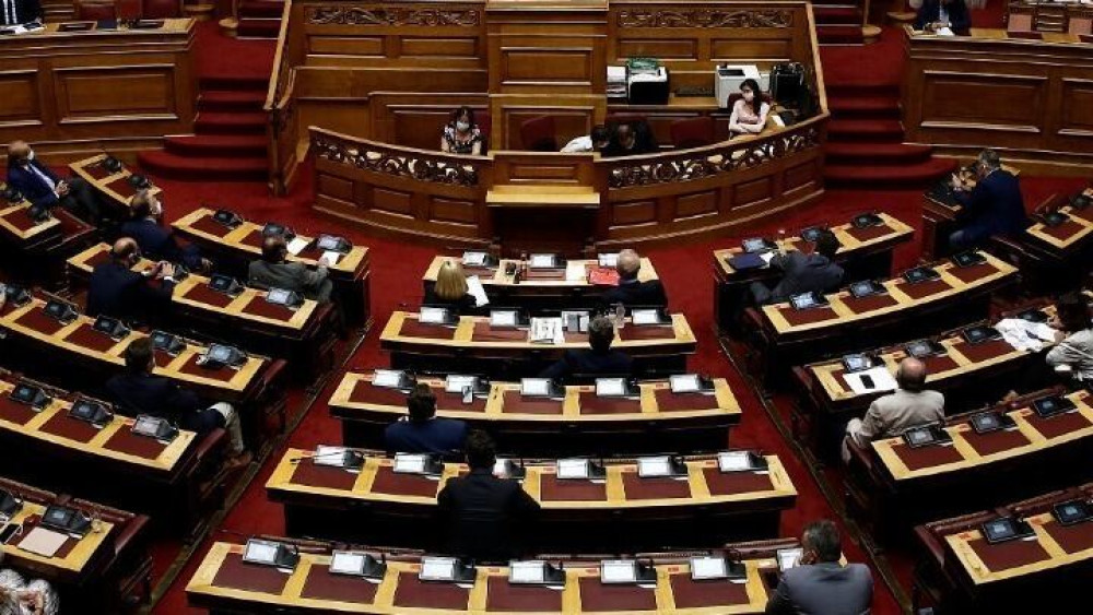 Πέρασε με 166 “ναι” το νομοσχέδιο για την παιδεία και τα ΑΕΙ