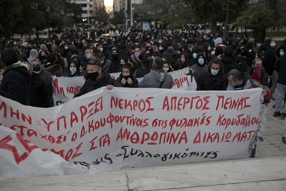 Η κοινωνία σε καραντίνα, οι “αλληλέγγυοι” πορεία (για Κουφοντίνα)
