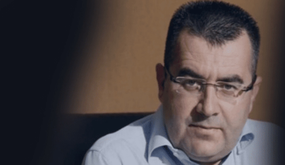 Ο Κουρτάκης “σφάζει”… με το γάντι, “Αυγή” και “Δημοκρατία”