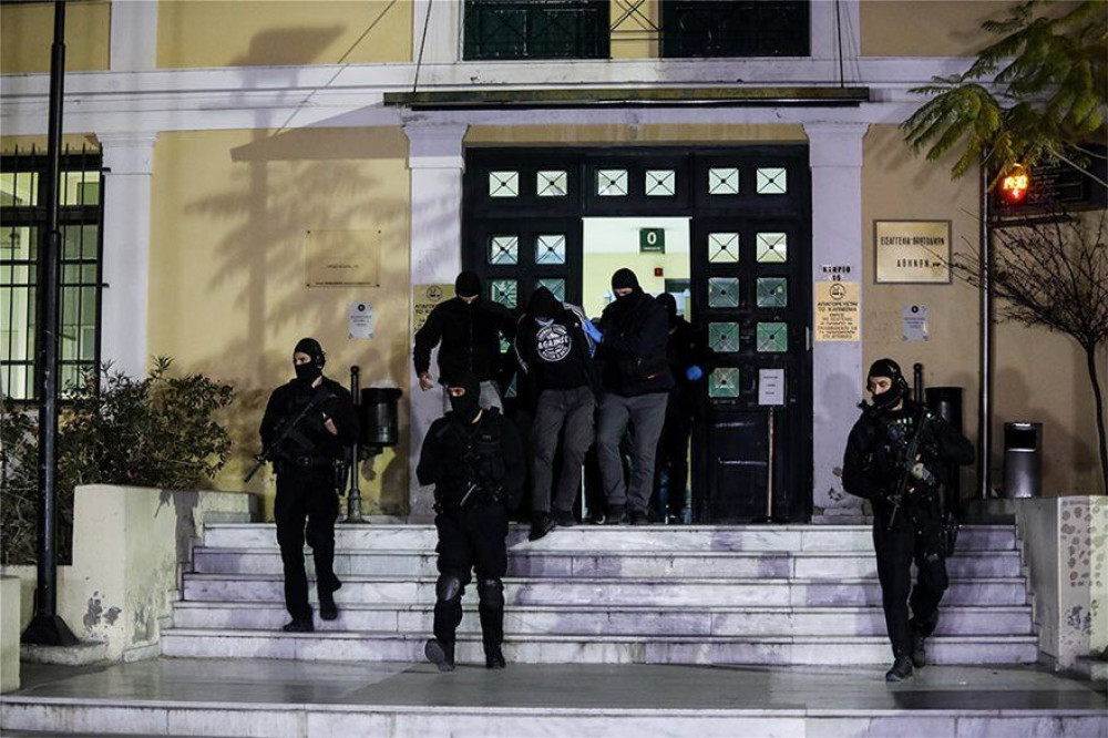 Σαράκης: Από τους κουκουλοφόρους της Novartis στον “Ινδιάνο” της Ν. Σμύρνης