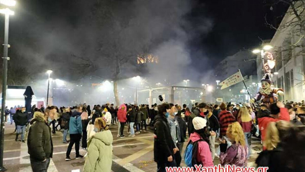 “Έξαλλος” ο Τσίπρας που δεν τον κάλεσαν στο καρναβάλι της Ξάνθης