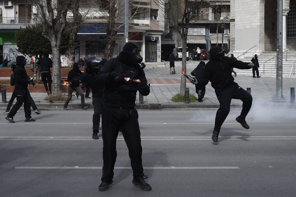 “42 αλήθειες για την αστυνομική αυθαιρεσία και υπέρμετρη βία”