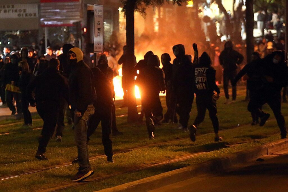 Μη μιλάς, μη γελάς… παραμονεύει ο κατσαπλιάς!