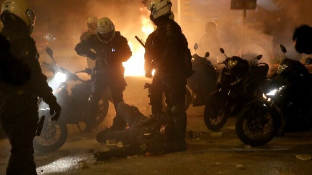 “Σκοτώστε τον, θα πεθάνεις @@@μπατσε”: Σοκάρει η κατάθεση του αστυνομικού