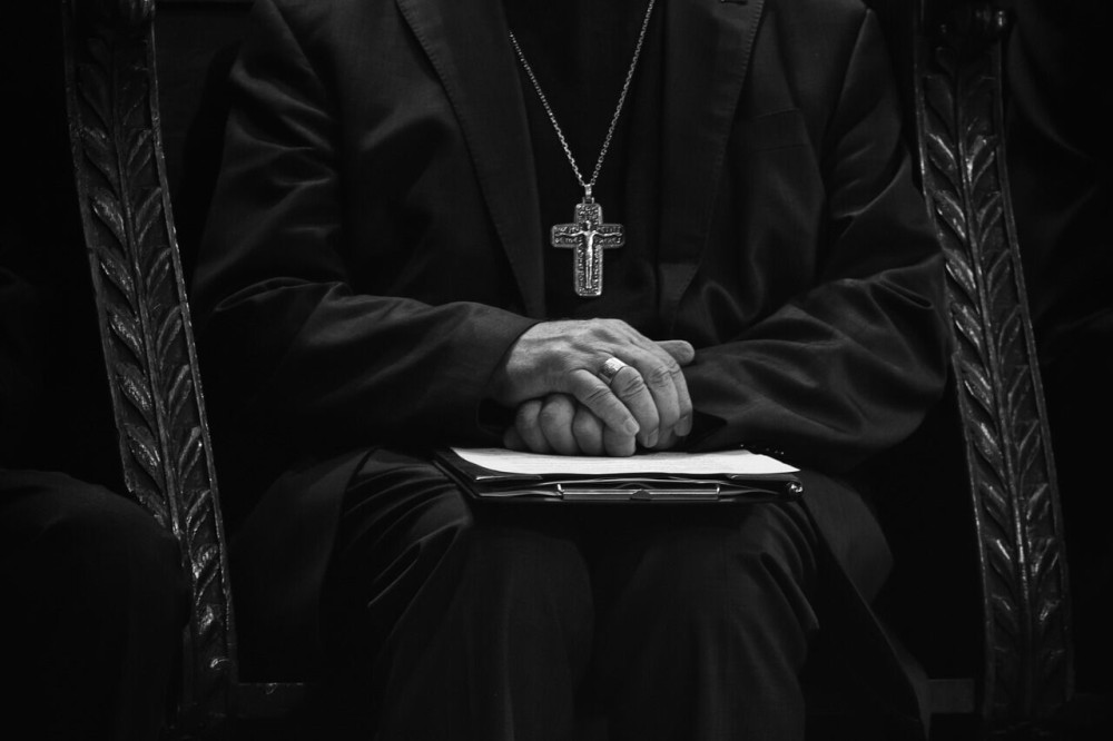 Γερμανία: Ιεράρχες συγκάλυπταν σεξουαλική κακοποίηση παιδιών από κληρικούς