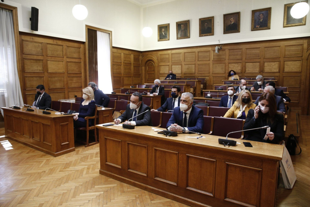 Με το… αριστερό στην Προανακριτική: Προς σύρραξη στη Βουλή