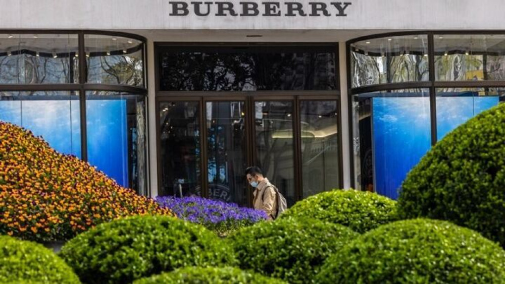 Αναβάλλεται η επίδειξη Burberry λόγω του θανάτου του Φιλίππου