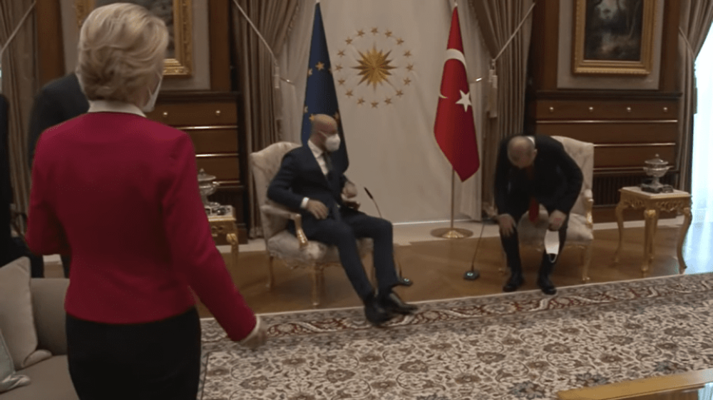 Τουρκία: Ερντογάν και Μισέλ… στρογγυλοκάθισαν αφήνοντας όρθια την Φον ντερ Λάιεν (vid)