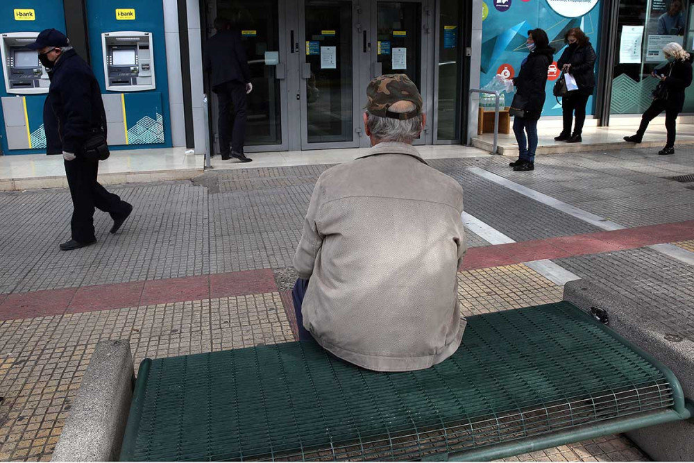 Τσίπρας ο... καταργητής - Μ'  ένα νόμο, μ' ένα άρθρο «σβήνει» 34 φιλολαϊκούς νόμους