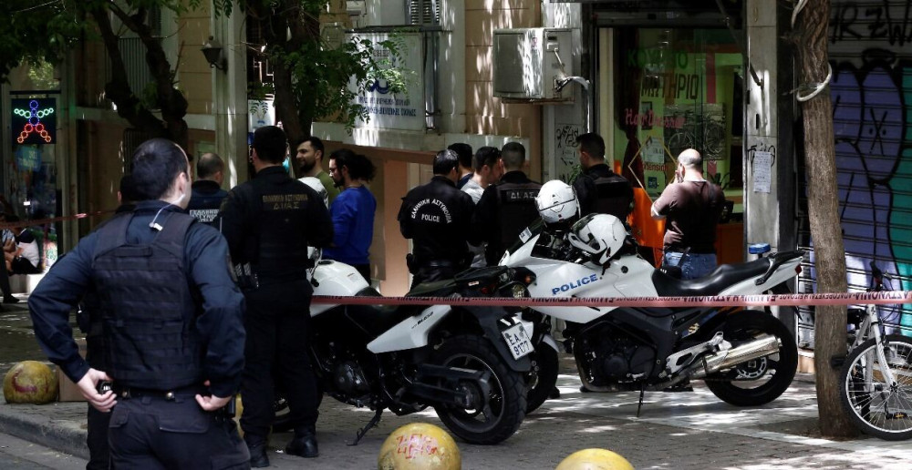 Χειροπέδες σε επίορκους αστυνομικούς – Ζήτησε μίζα για να μειώσει πρόστιμο