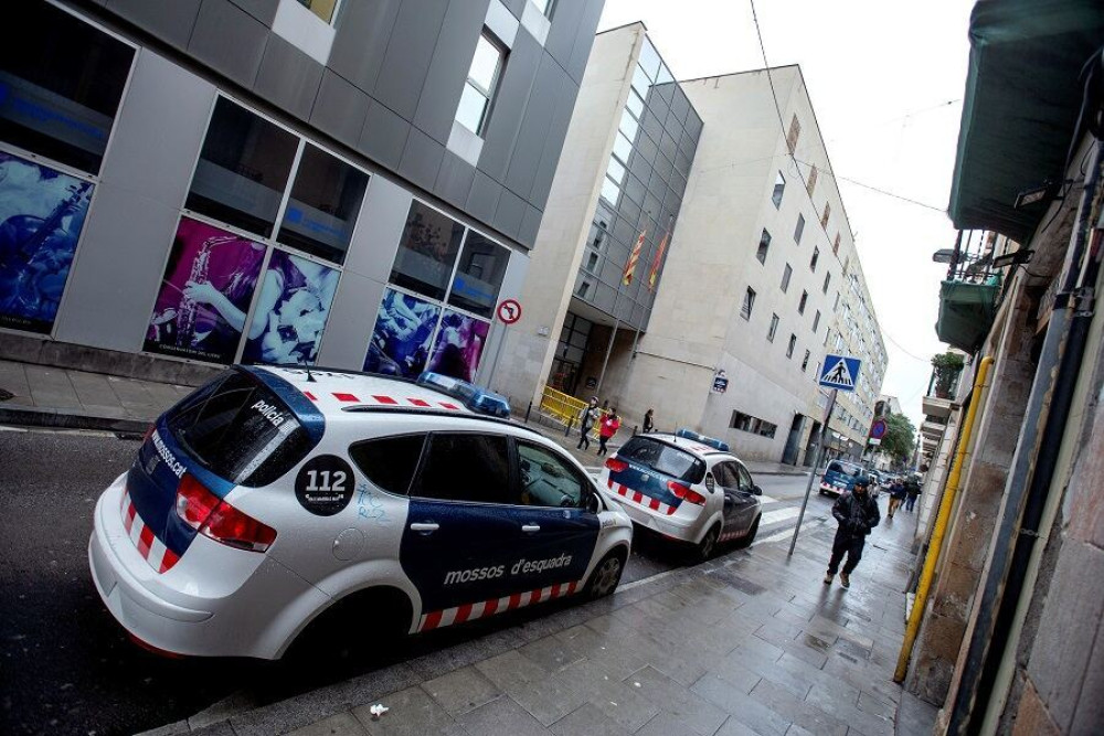 Ισπανία: Έκλεψαν τσάντα αλλά τους έπιασε αστυνομικός… σπρίντερ