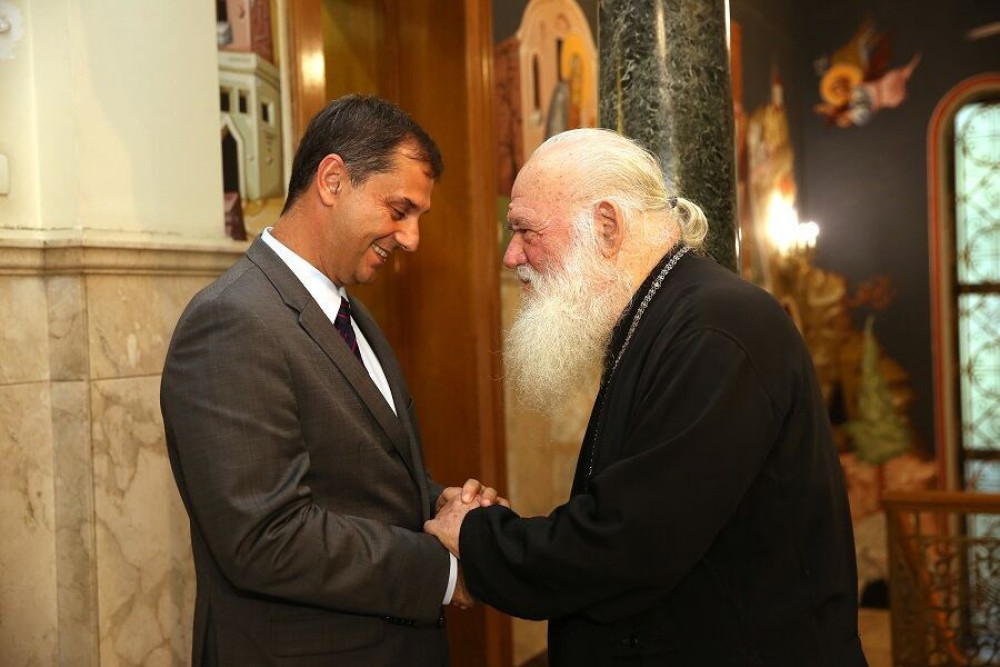 Στον αρχιεπίσκοπο Ιερώνυμο ο υπουργός Τουρισμού