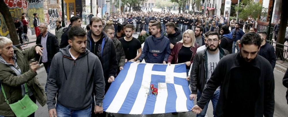 Πολυτεχνείο: Προηγείται η σημαία, ξεκίνησε η πορεία (pics & vid)