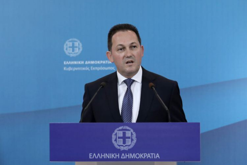 Πέτσας: “Τα capital controls επιβλήθηκαν στη χώρα λόγω της «ανεύθυνης πολιτικής του κυρίου Τσίπρα”