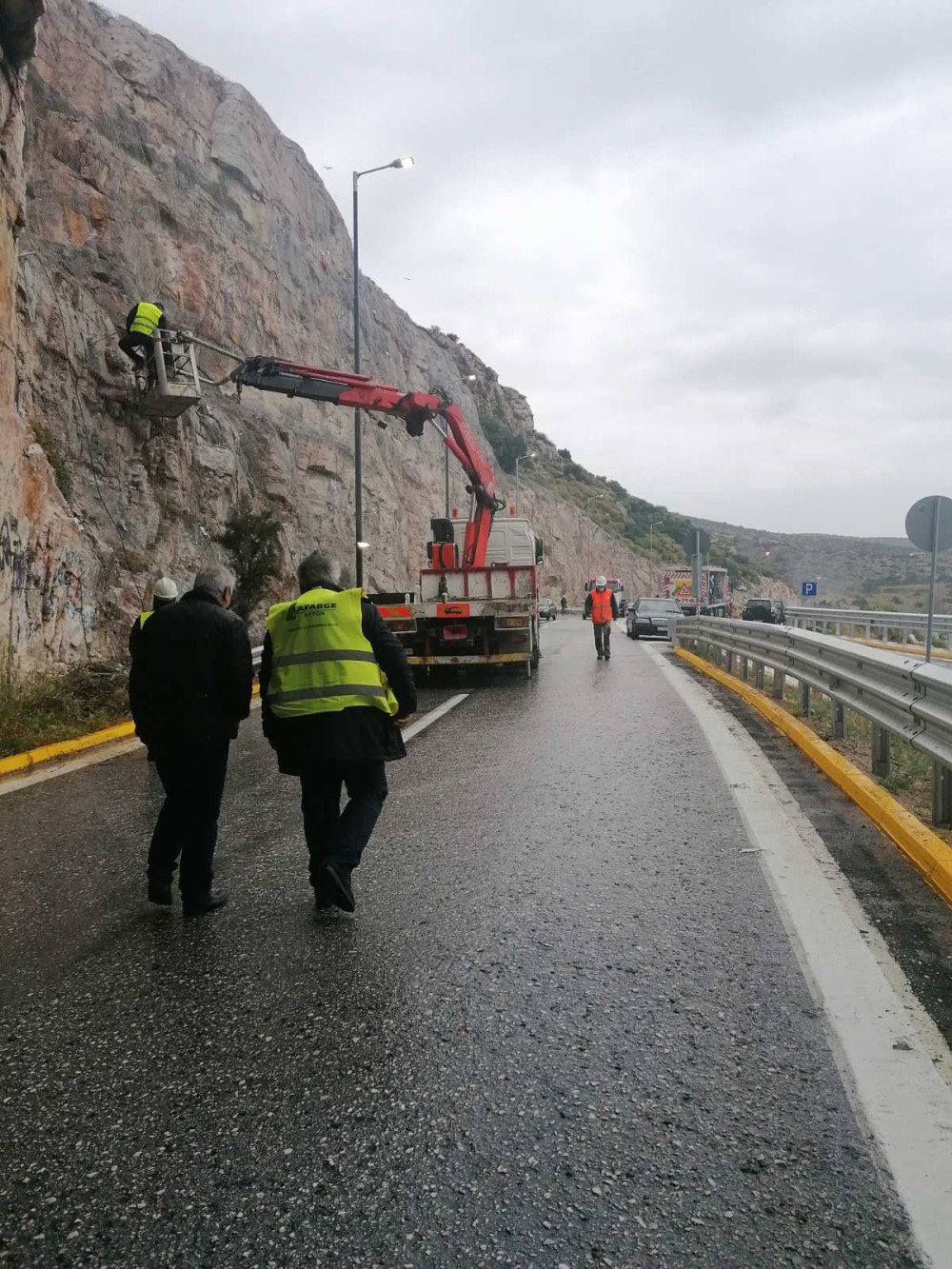 Βάρκιζα-Σούνιο: Παραδόθηκαν στην κυκλοφορία οι σήραγγες “Καραμανλή”