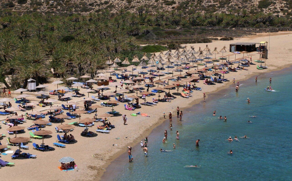 Ανοιχτές οι οργανωμένες παραλίες από το Σάββατο – Τι γίνεται με το άνοιγμα όλων των δραστηριοτήτων