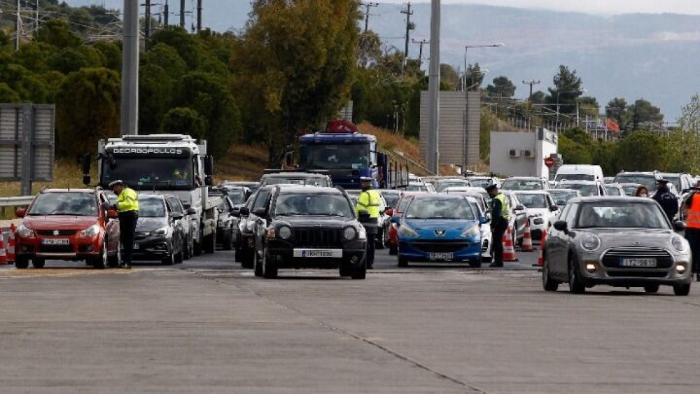 “Μπλόκα” στους επίδοξους εκδρομείς του Πάσχα: Ελέγχονται όλα τα αυτοκίνητα