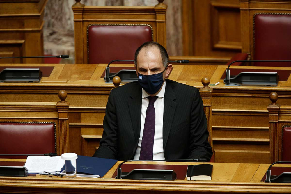 “Πληρωμένη” απάντηση Γεραπετρίτη σε Τσίπρα για τις πατέντες των εμβολίων