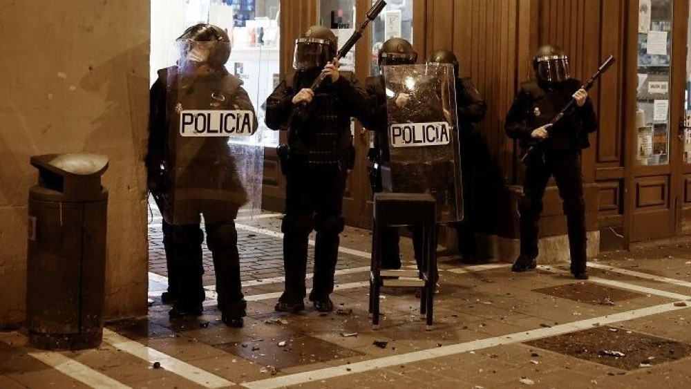 Ισπανία: Τρία πρόσωπα συνελήφθησαν εξαιτίας “απειλών” κατά της Γαλλίας