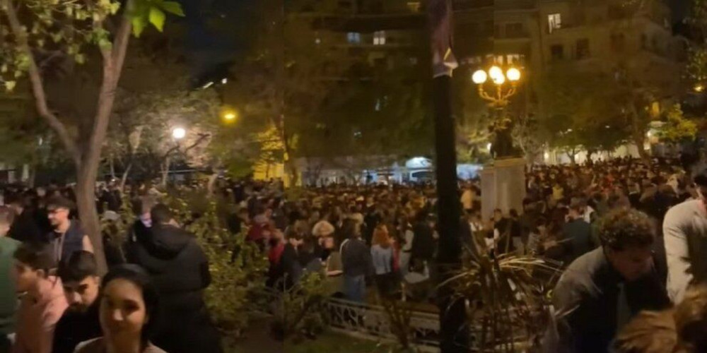 Κορωνοπάρτι και πορείες, λίγο πριν το τέλος…