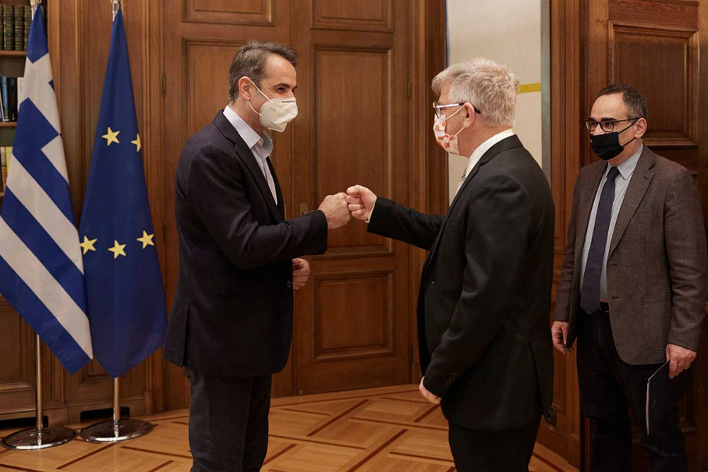 Στο Μαξίμου ο Ισραηλινός καθηγητής Nadir Arber για το φάρμακο κατά της Covid