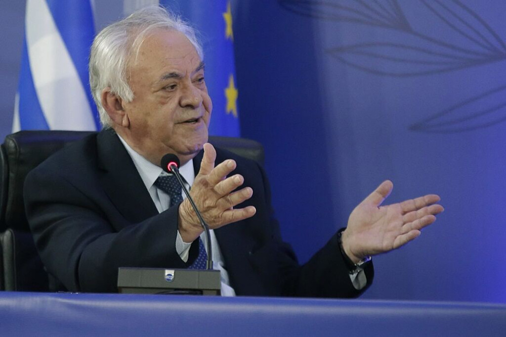 Ανοιχτά μαγαζιά τις Κυριακές: Ο Δραγασάκης πήγε για μαλλί και βγήκε κουρεμένος! (video)