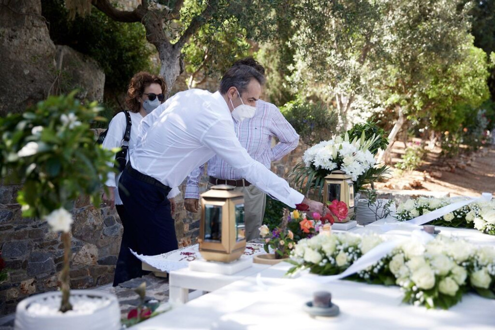 Χανιά: Παρουσία του πρωθυπουργού το μνημόσυνο για τον Κωνσταντίνο Μητσοτάκη (Εικόνες)