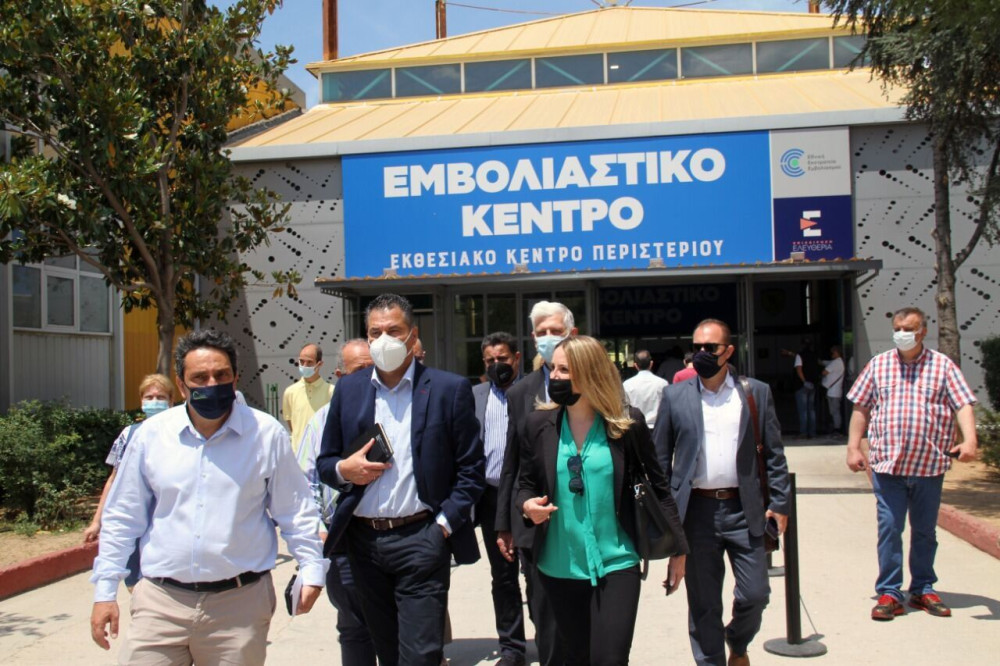 Επίσκεψη Στεργίου στο Περιστέρι: “Η ζωή μας βρίσκει τους ρυθμούς της”