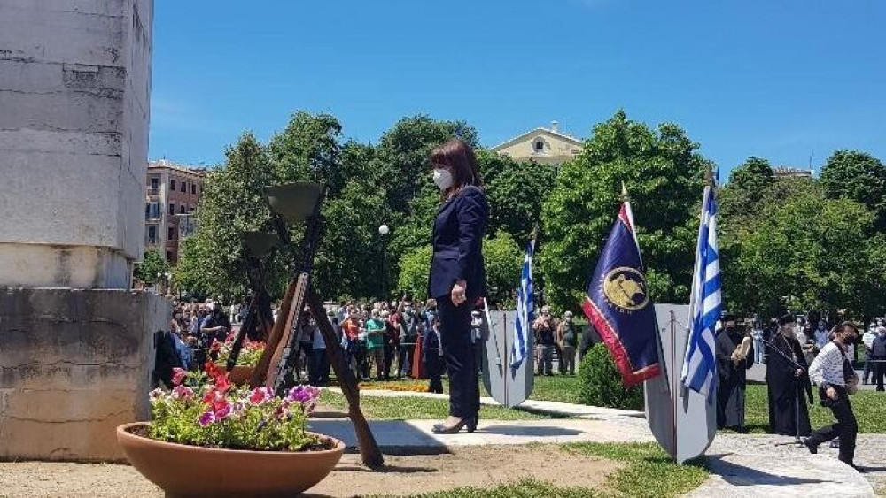 Κατάθεση στεφάνου από την ΠτΔ στο Μνημείο της Ένωσης της Επτανήσου