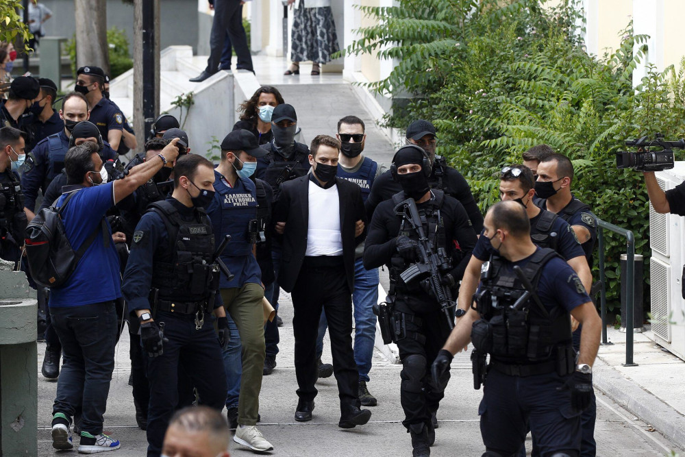 Νεορατσιστές και νεοσεξιστές των… Γλυκών Νερών