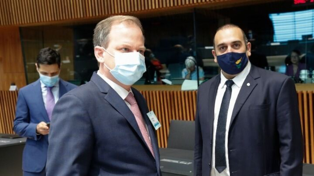 Καραμανλής από Λουξεμβούργο: Ανάκαμψη μεταφορών και “απανθρακοποίηση” με δίκαιο τρόπο