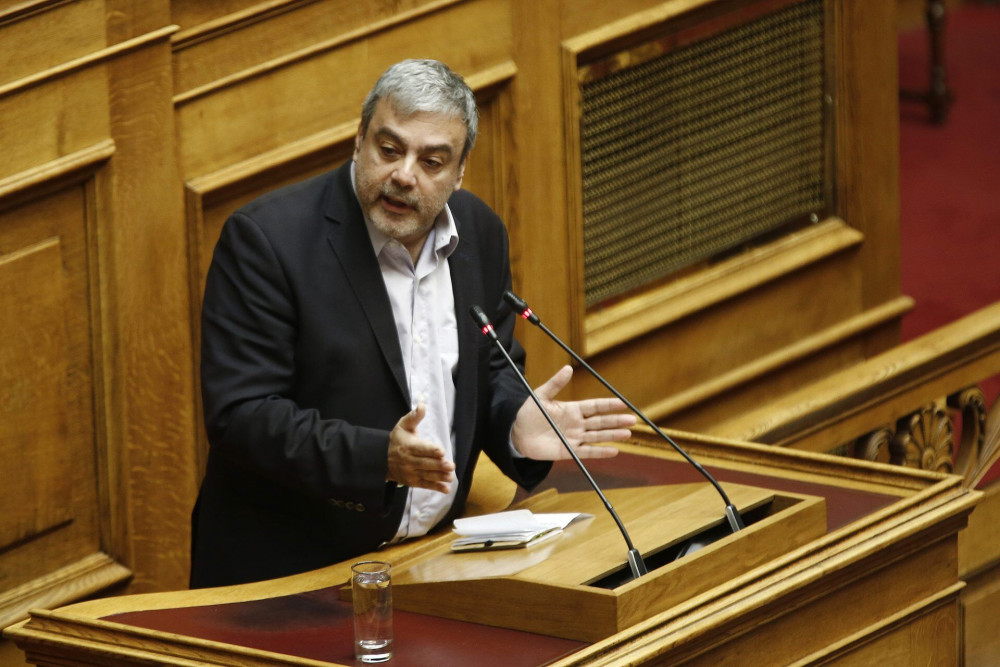 Ό,τι να ‘ναι ο Βερναδάκης: Θέλει να μαλώσουν τον… Ζούκερμπεργκ!