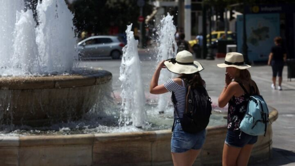 Καιρός: Υψηλές θερμοκρασίες και σκόνη “πνίγουν” τη χώρα-Στους 41 βαθμούς το θερμόμετρο
