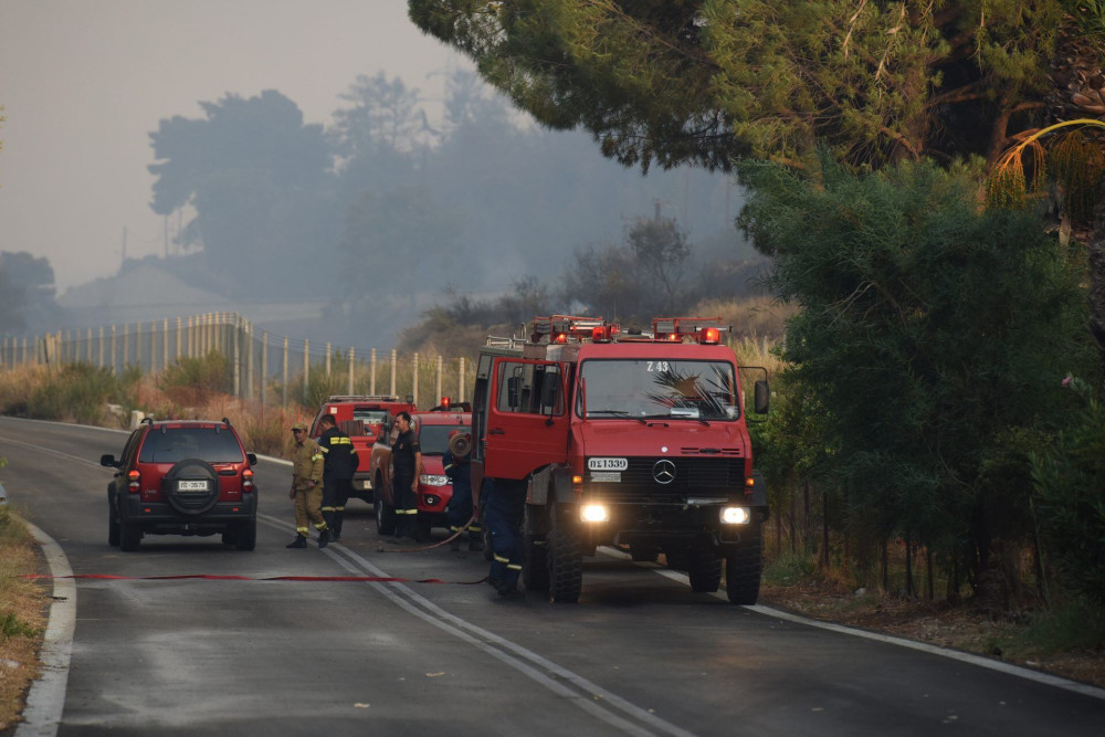 Αχαΐα: Ολονύχτια μάχη με τις φλόγες – Υπό έλεγχο το μέτωπο στο Λόγγο, επιστρέφουν οι κάτοικοι