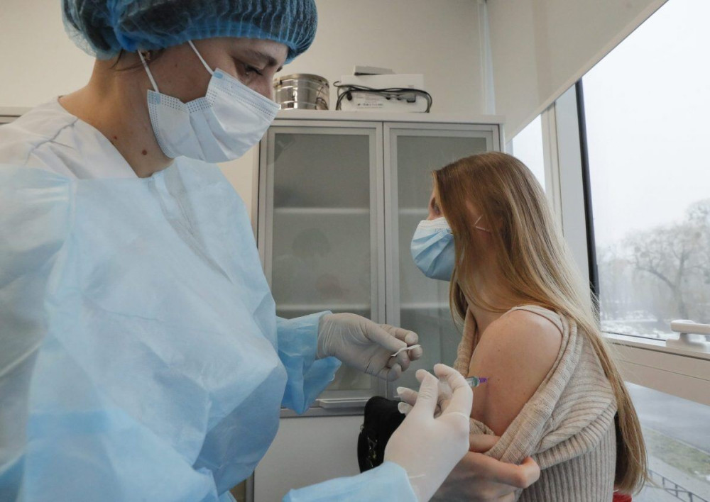 Παγώνη: Φλερτάρουν επικίνδυνα με τις ΜΕΘ οι ανεμβολίαστοι – Ανοίγουν ξανά κλινικές Covid