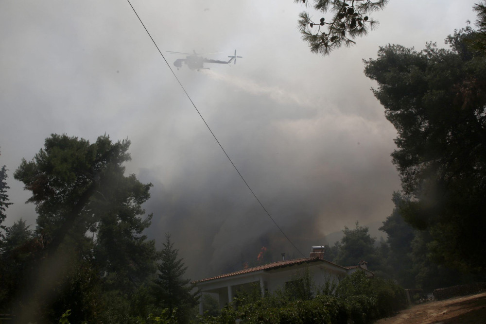 Μεγάλη φωτιά στην Πάτρα – Εκκενώθηκε η κοινότητα Σουλίου (βίντεο)